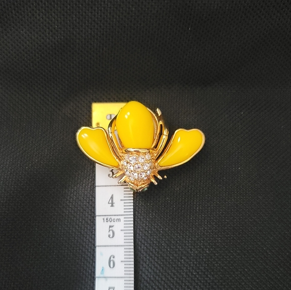 Joan Rivers Brooch - Picture 4 of 6